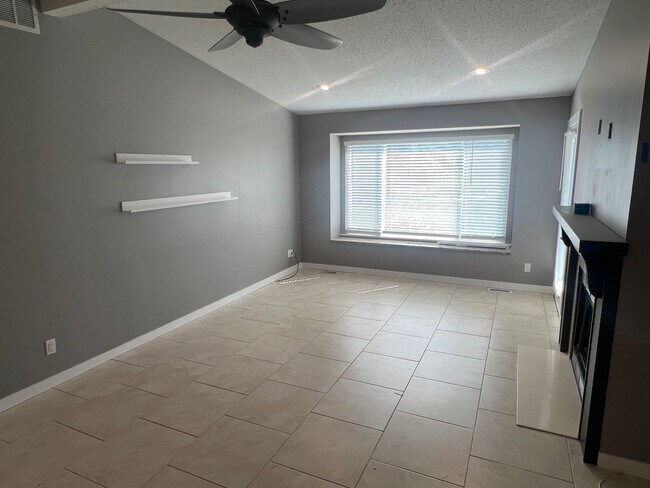 Foto del edificio - Updated Condo with Water view - Available ...