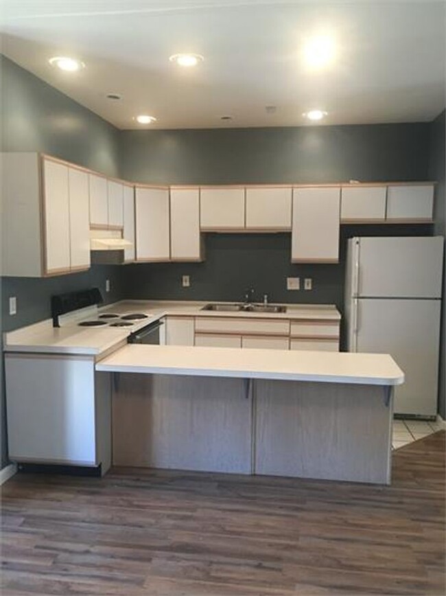 Building Photo - 110 Estes Dr
