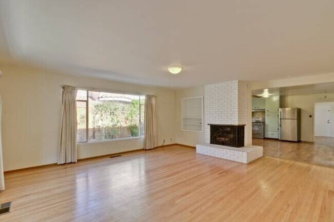 Foto del edificio - 3 Bed, 2.5 Bath Home in Wonderful Location