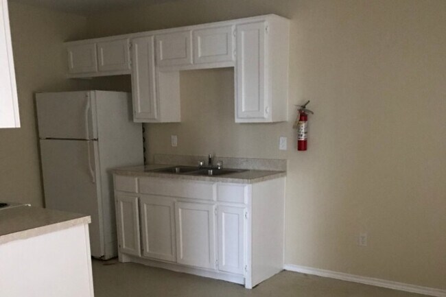 Building Photo - 303 Gastel Cir