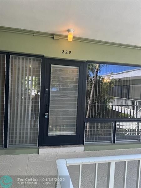 Foto principal - 1911 NE 8th Ct