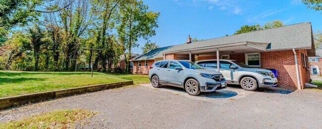 Foto del edificio - 203 Airport Rd