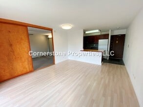 Building Photo - 98-1038-1038 Moanalua Rd