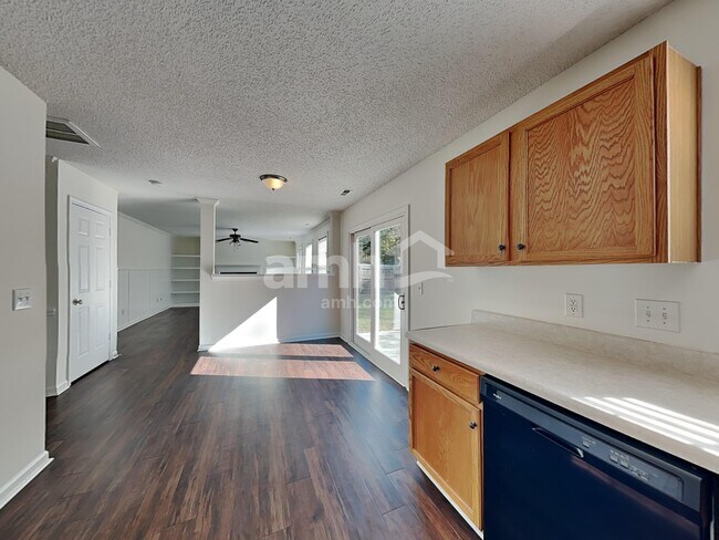 Foto del edificio - 1003 Glen Hollow Dr