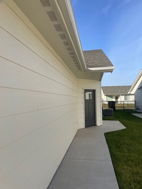 Building Photo - 12757 W Wheatland St