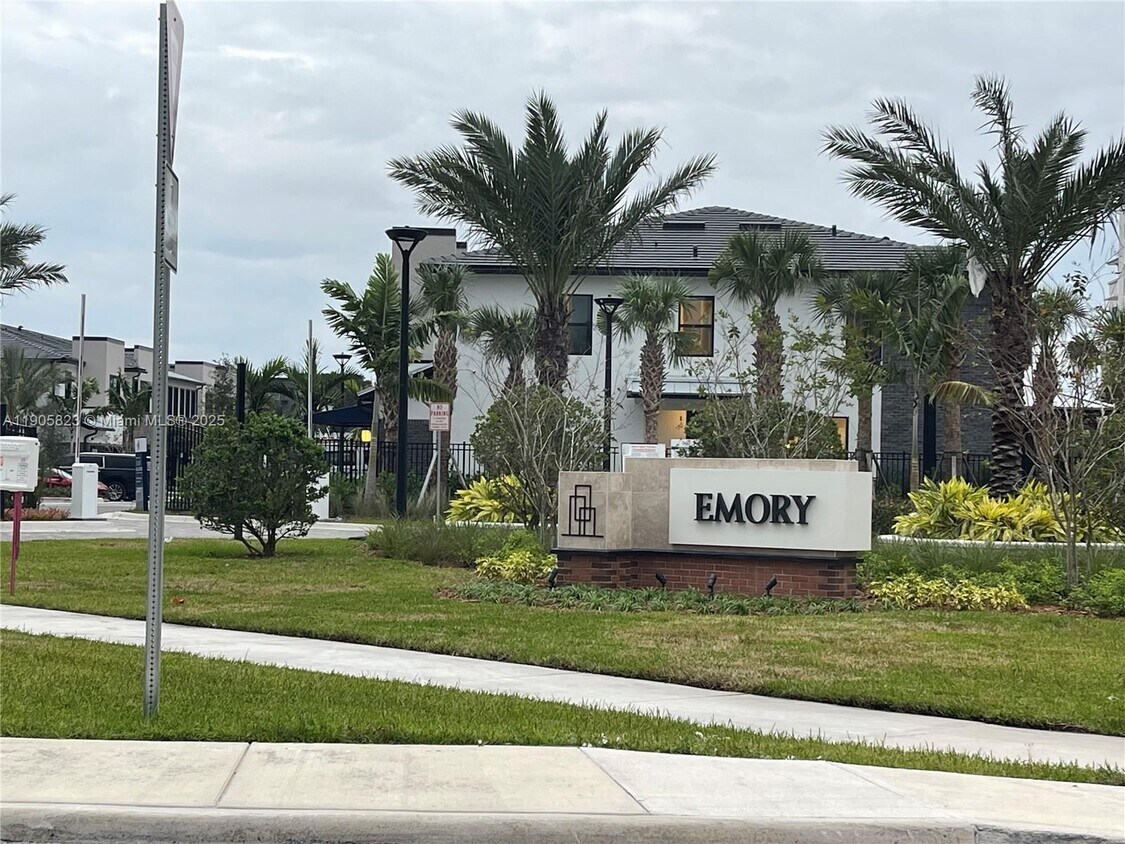 Foto principal - 8366 NW 7th Ct