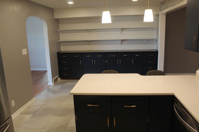 Foto del edificio - 4 Bedroom Ranch Home in Avon!