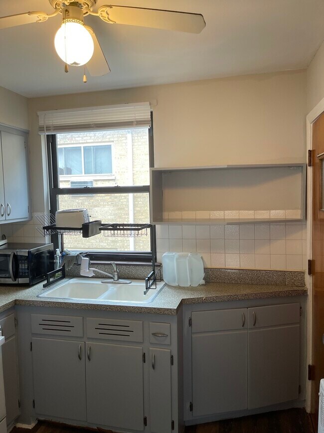 Foto del edificio - 7363 N Winchester Ave