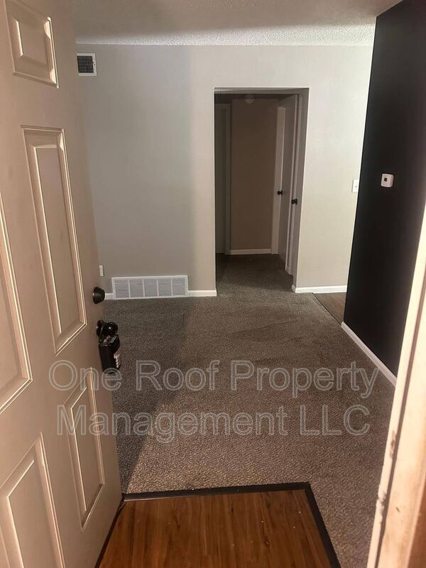 Foto principal - 1909 Chateau Dr