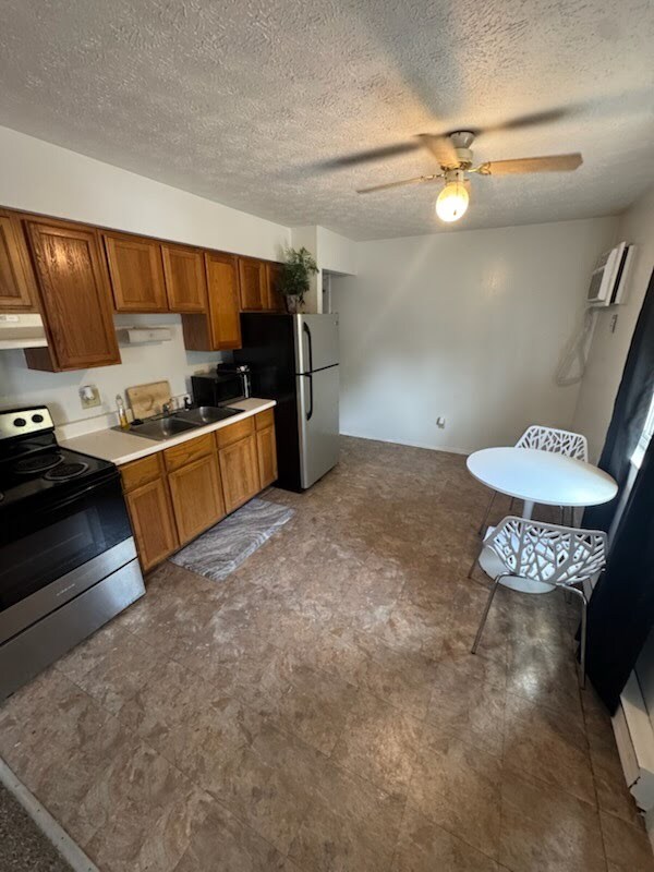 Foto del edificio - 2777 Blue Rock Rd