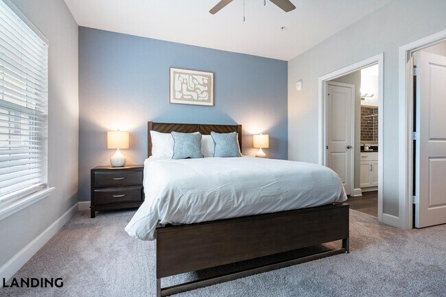 Building Photo - 918 Aventine Dr