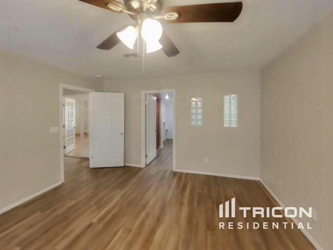 Building Photo - 4809 W Cochise Dr
