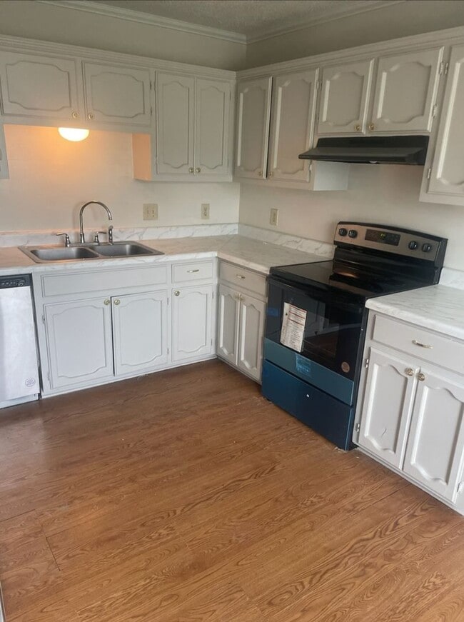 Building Photo - 8744 Pecan Tree Dr
