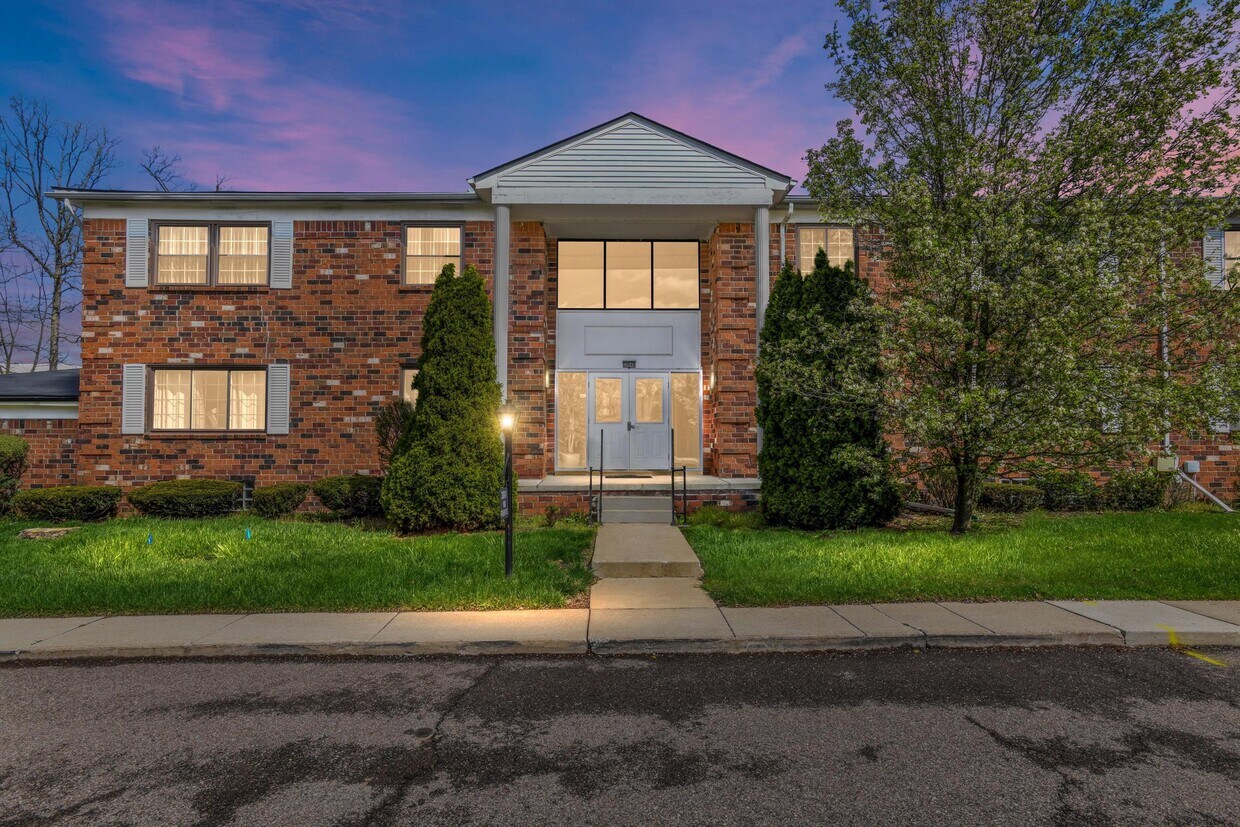 Building Photo - 30040 Wildbrook Dr