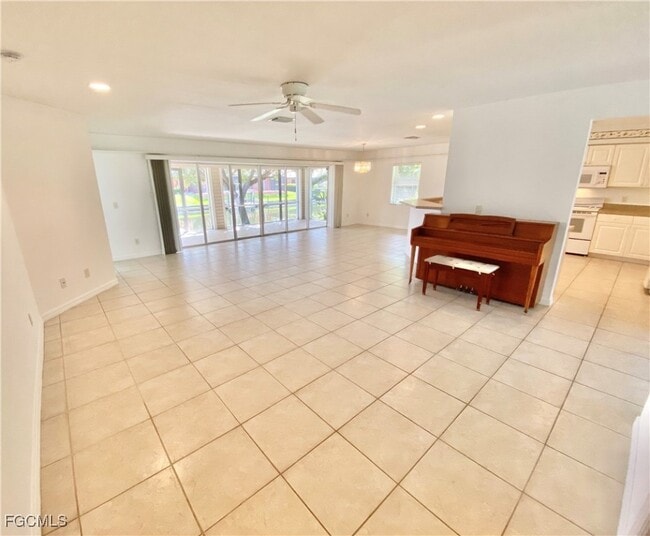 Building Photo - 4231 SW 20th Ave