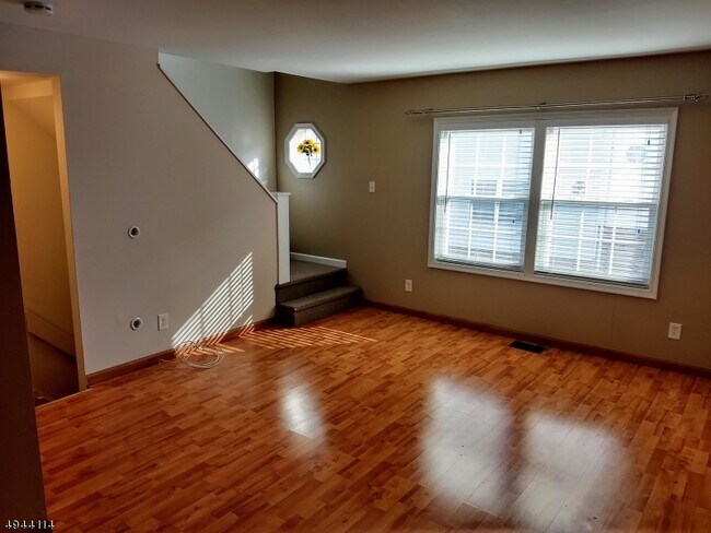 Foto del edificio - 146-156 Paulison Ave