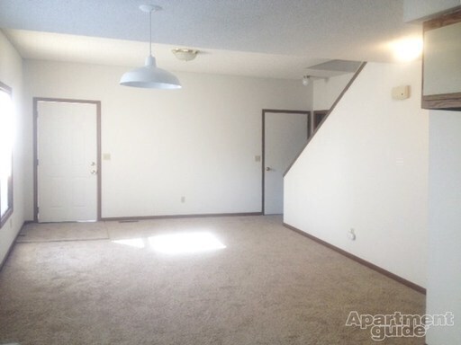 Building Photo - 3 Bed 2.5 Bath 2 Car Garage Split Duplex- Pets ok!
