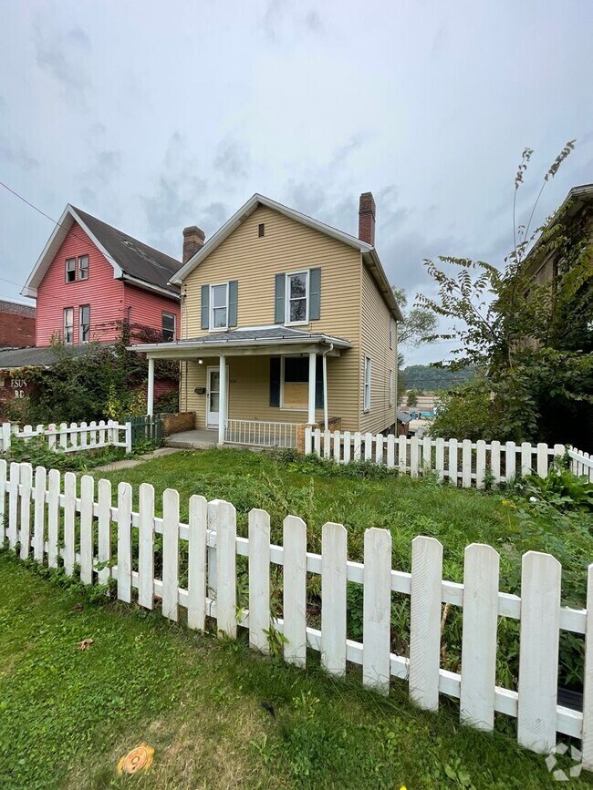 Building Photo - 456 Woodlane Ave