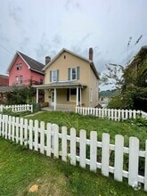 Building Photo - 456 Woodlane Ave