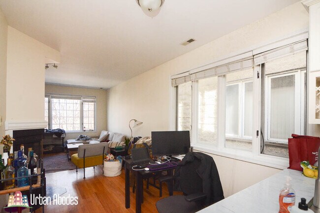 Foto del edificio - 1543 W Walton St