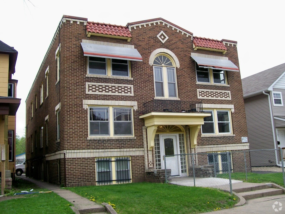 Building Photo - 2832 Park Ave