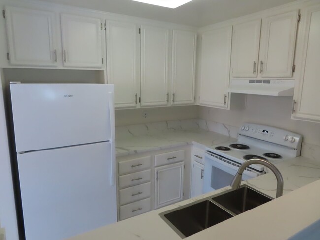 Foto del edificio - 2 bed, 2 bath Condo in San Diego's Linda V...