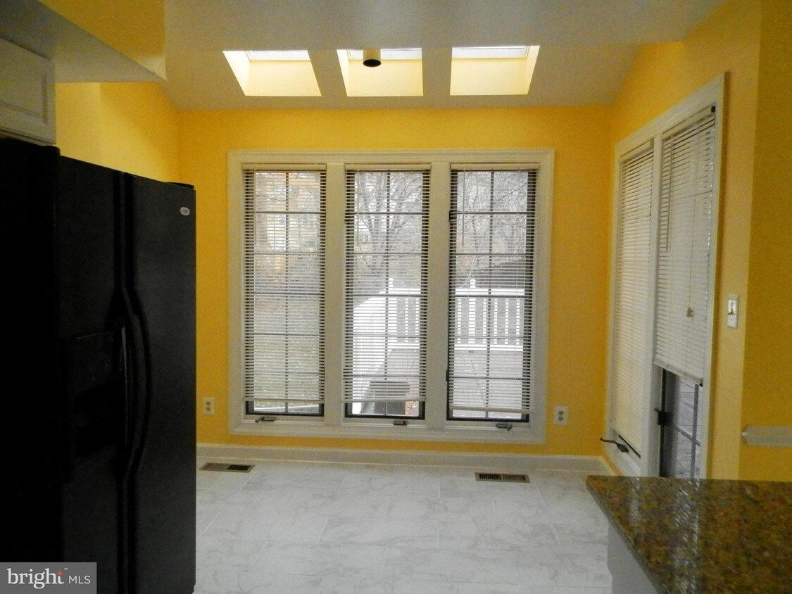 Primary Photo - 9511 Shepherd Hills Dr
