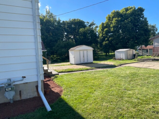 Foto del edificio - 112 E Main St