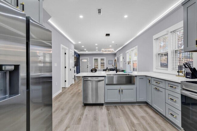 Foto del edificio - 830 Parkwood Ave