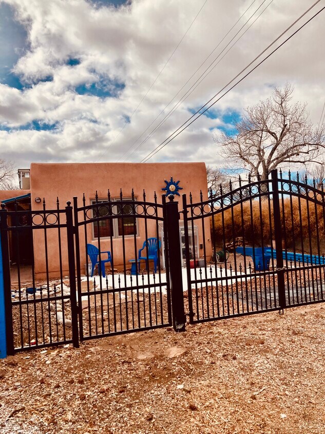 Casita in Quiet Neighborhood - 1300 Escalante St