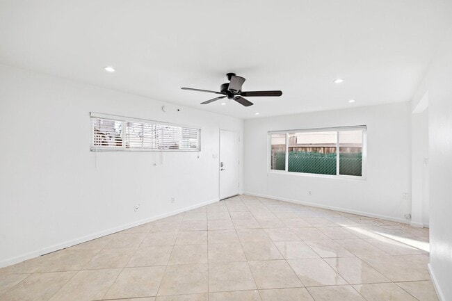 Foto del edificio - 128 W Escalones