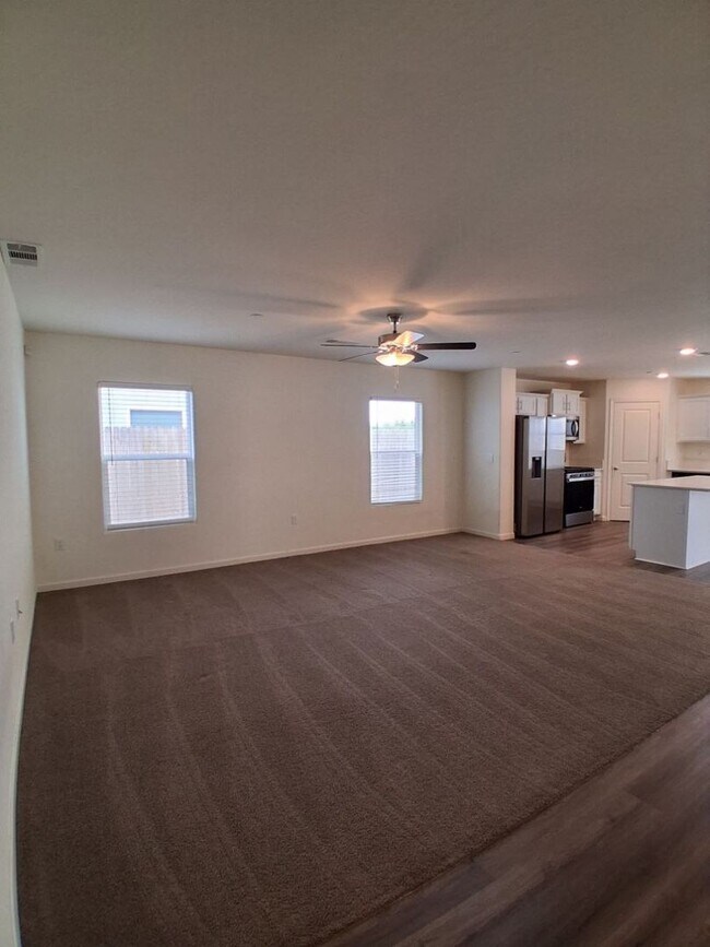 Foto del edificio - 4 Bedroom Home In Madera, Ca! Available Now!
