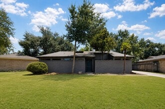 Building Photo - 15811 Pathfield Dr