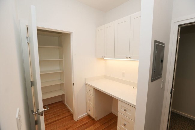 Building Photo - 3256 21st Street 404