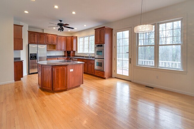 Building Photo - 41 Carriage Way