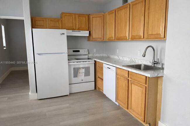 Building Photo - 1360 Collins Ave