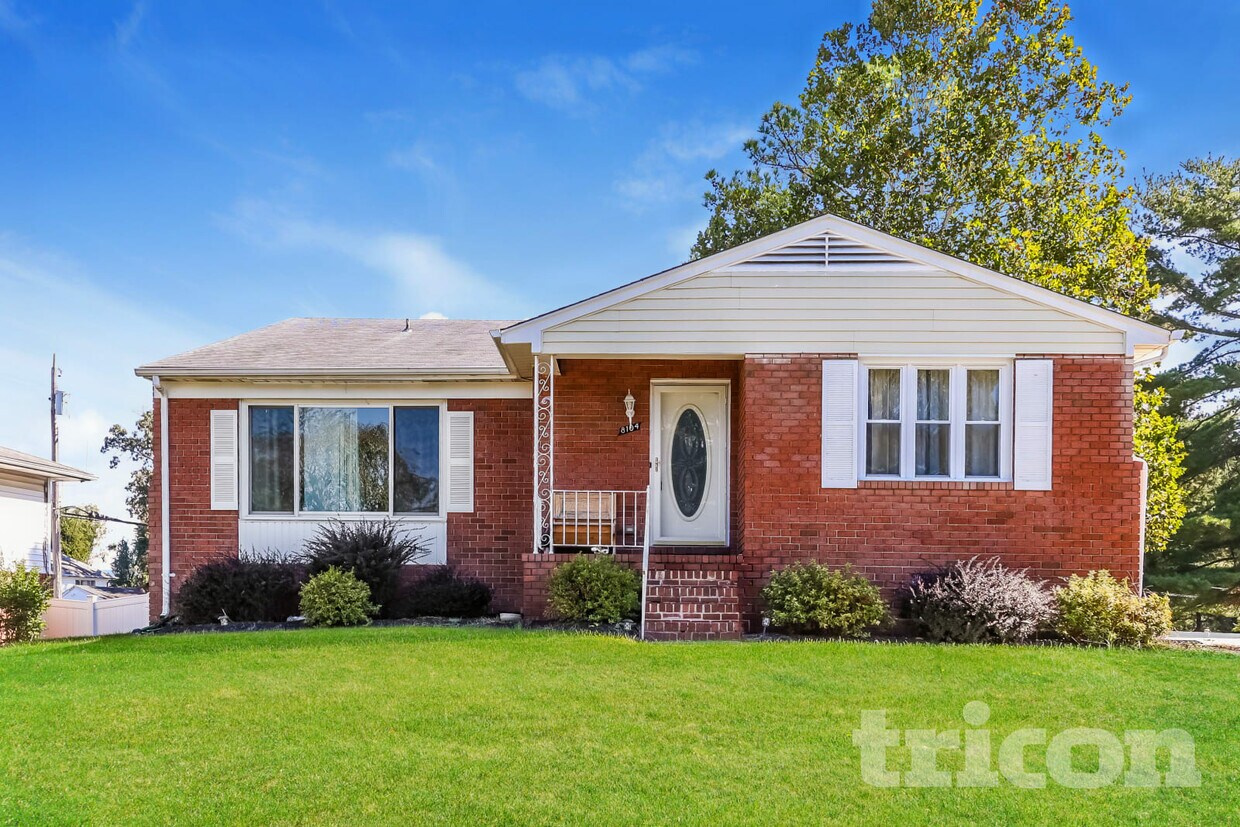 Foto principal - 8104 Streamwood Dr