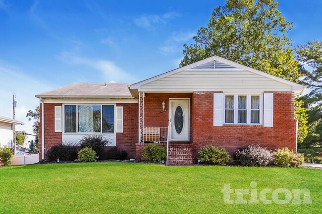 Building Photo - 8104 Streamwood Dr