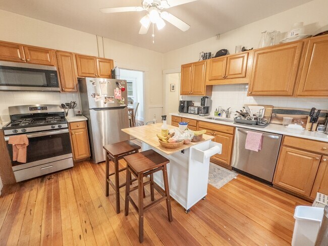 Photo - 70 Line St Apartment