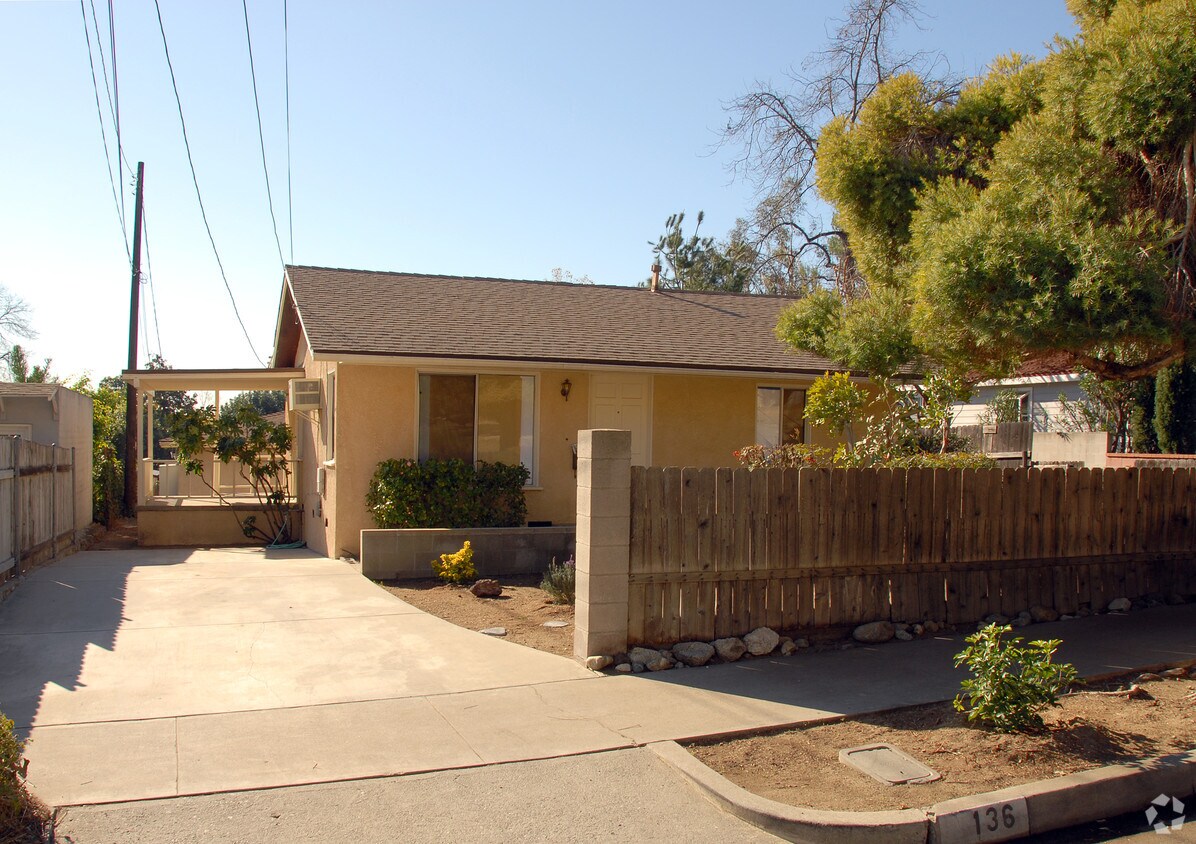 Primary Photo - 136 W Highland Ave