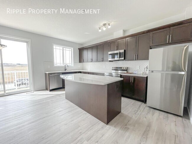 Building Photo - Modern 4 Beds, 2.5 Baths Single- Family | ...