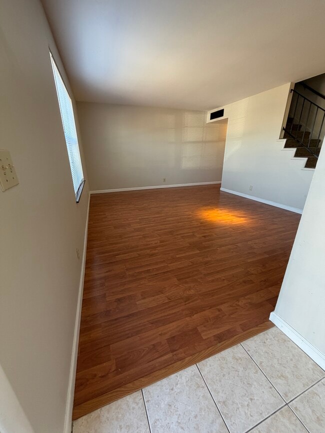 Building Photo - 121 E 14th Pl