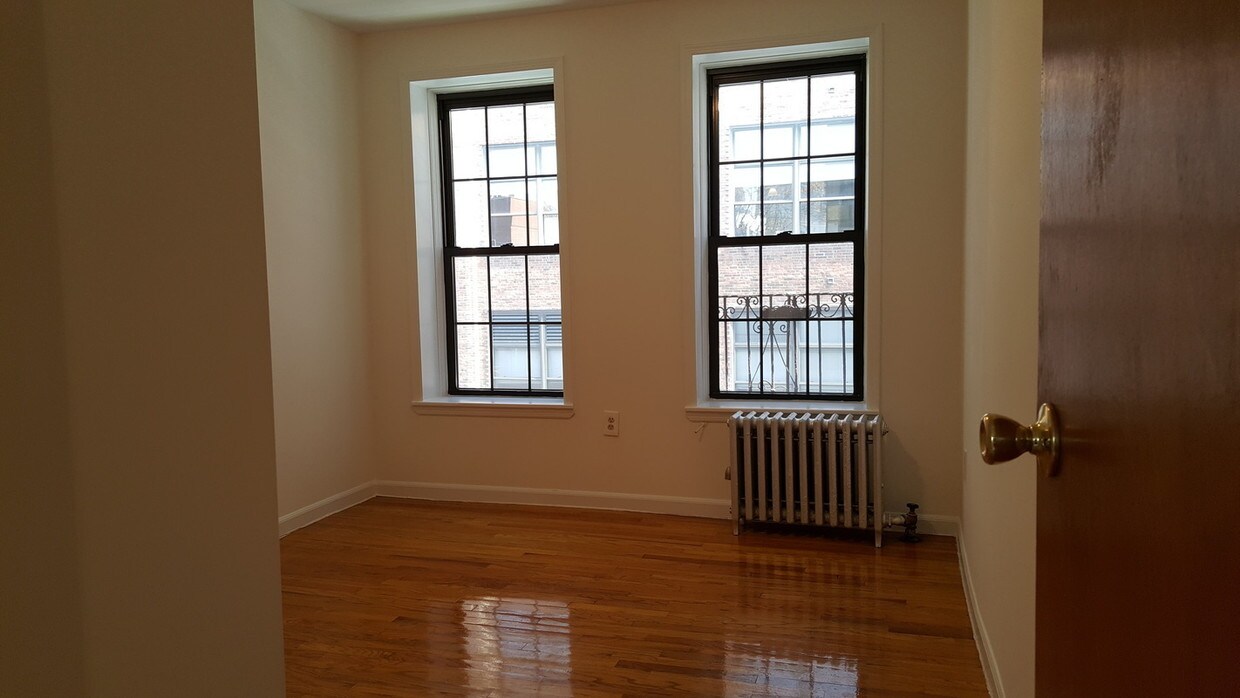 Primary Photo - 312 W 15th St