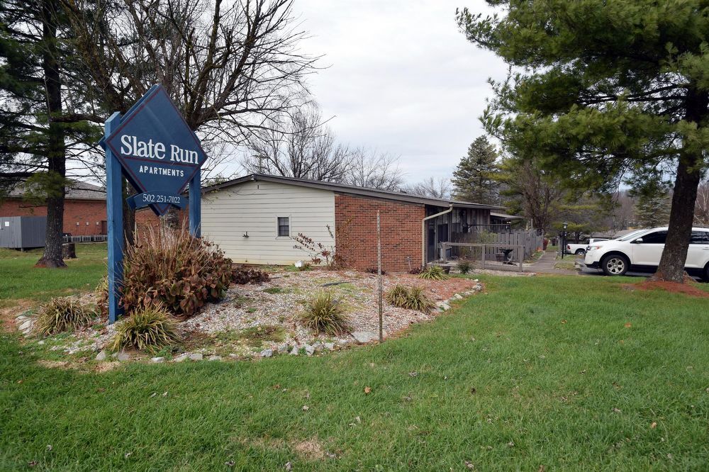 Primary Photo - 100 Slate Run - 112