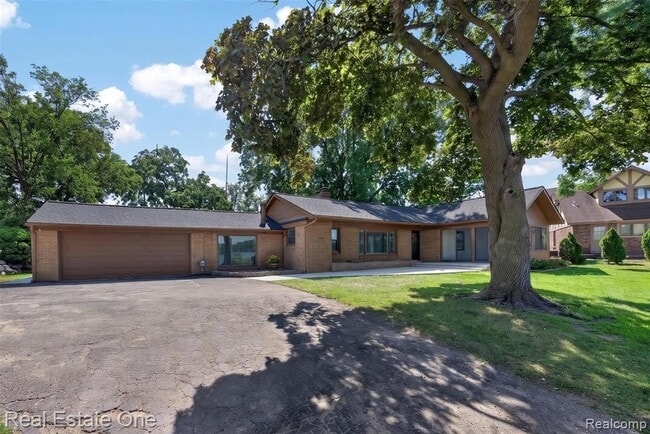 Building Photo - 2079 Klingensmith Rd
