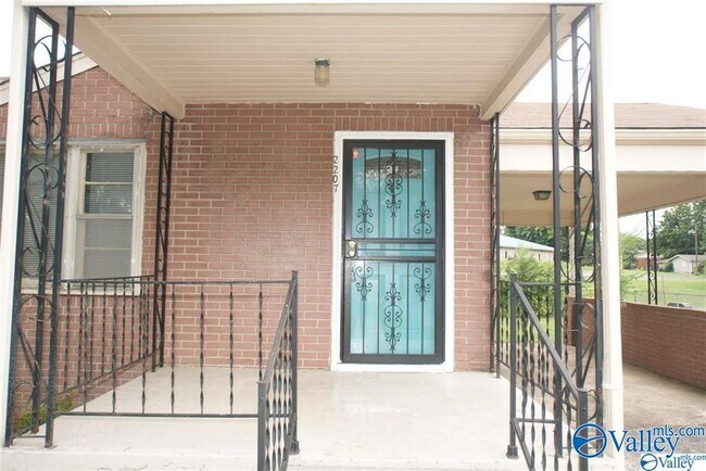 Building Photo - 2207 Hammond Ave