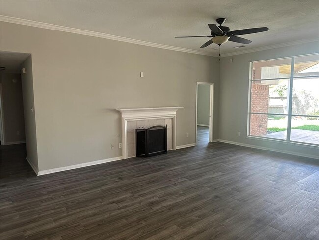 Building Photo - 806 Legend Spring Dr