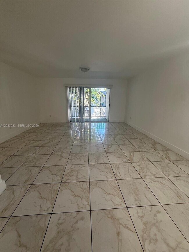 Foto del edificio - 10393 N Kendall Dr