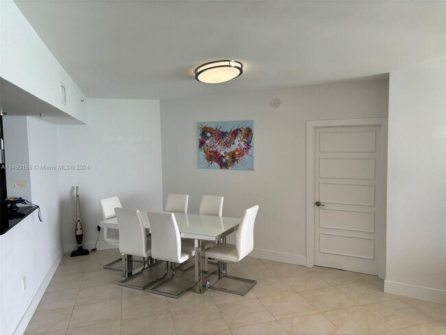Foto del edificio - 16699 Collins Ave