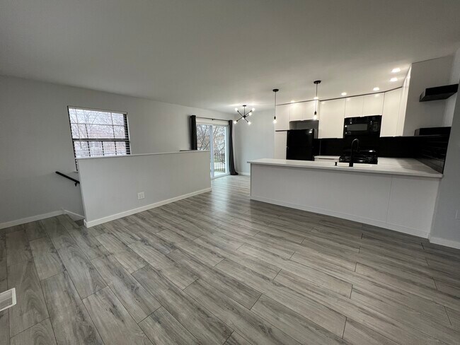 Building Photo - 2199 N Oakbrook Cir